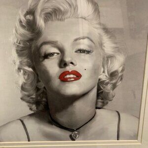 Marilyn Monroe  Home trends portrait framed (14x14)